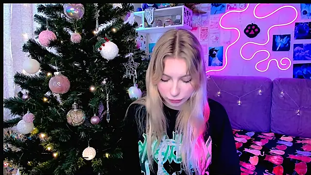 Snapshot of Maria_Hunt chatting on December 2024 06:00:02 AM Maria Hunt online show from December 2024 06:00:02 AM