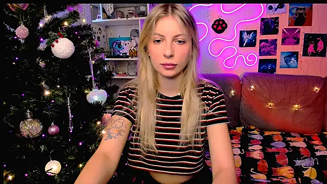 Snapshot of Maria_Hunt chatting on December 2024 03:47:02 AM Maria Hunt online show from December 2024 03:47:02 AM