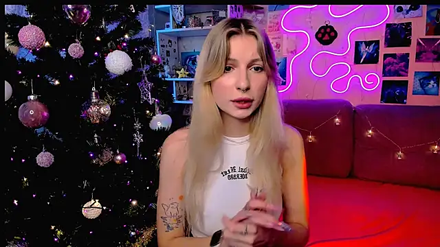 Snapshot of Maria_Hunt chatting on December 2024 03:23:02 AM Maria Hunt online show from December 2024 03:23:02 AM