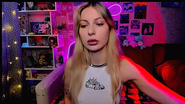 Snapshot of Maria_Hunt chatting on January 2025 03:15:01 AM Maria Hunt online show from January 2025 03:15:01 AM