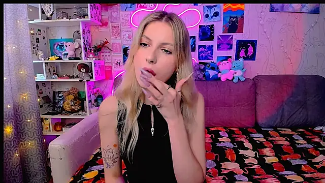 Snapshot of Maria_Hunt chatting on February 2025 03:52:02 AM Maria Hunt online show from February 2025 03:52:02 AM