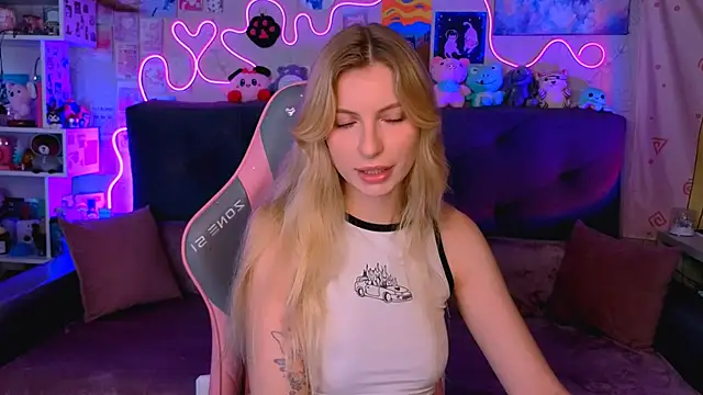 Snapshot of Maria_Hunt chatting on October 2025 03:42:02 AM Maria Hunt online show from October 2025 03:42:02 AM