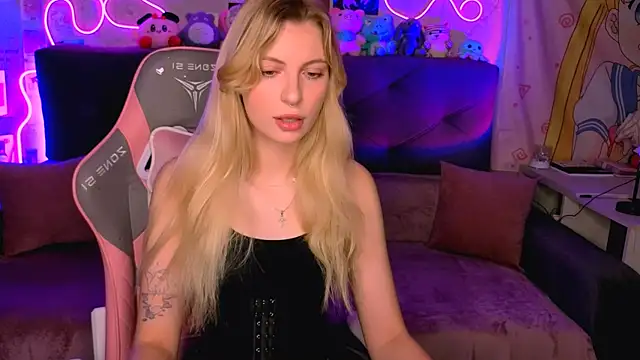 Snapshot of Maria_Hunt chatting on October 2025 02:23:02 AM Maria Hunt online show from October 2025 02:23:02 AM