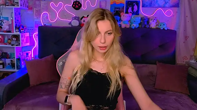 Snapshot of Maria_Hunt chatting on October 2025 04:53:02 AM Maria Hunt online show from October 2025 04:53:02 AM