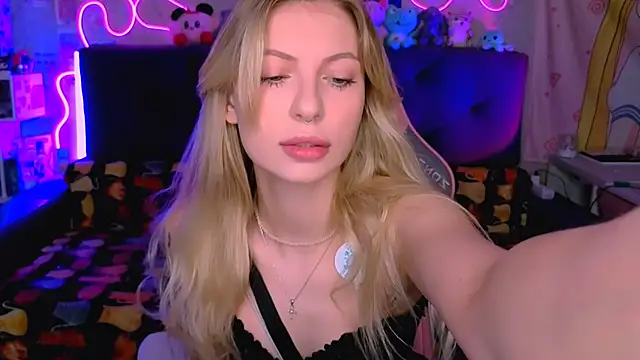 Snapshot of Maria_Hunt chatting on November 2025 03:49:02 AM Maria Hunt online show from November 2025 03:49:02 AM