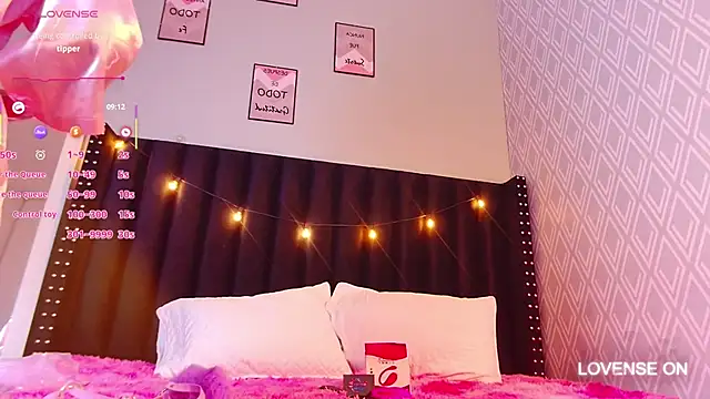 Snapshot of littleebluee chatting on February 2025 03:08:02 AM littleebluee online show from February 2025 03:08:02 AM