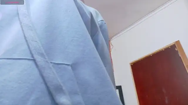 Snapshot of littleebluee chatting on February 2025 02:46:01 AM littleebluee online show from February 2025 02:46:01 AM