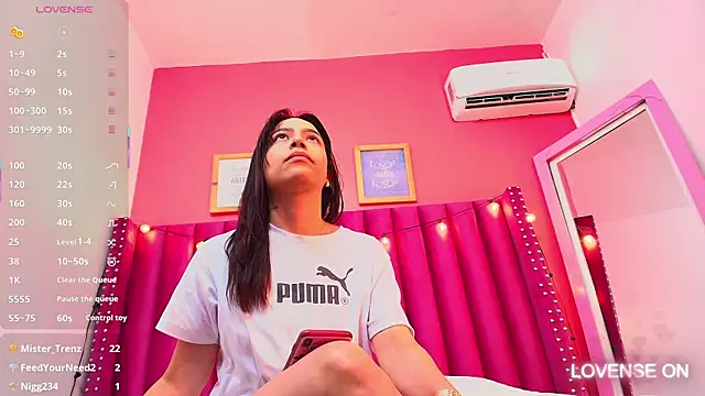 Snapshot of littleebluee chatting on February 2025 03:07:01 AM littleebluee online show from February 2025 03:07:01 AM