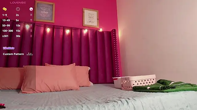 Snapshot of littleebluee chatting on September 2025 03:08:01 AM littleebluee online show from September 2025 03:08:01 AM