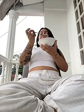 Pretty Isadora online show from January 2025 10:29:02 PM