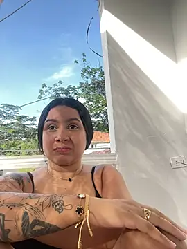 Pretty Isadora online show from January 2025 08:48:02 PM