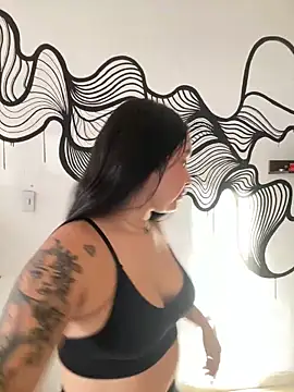 Pretty Isadora online show from January 2025 10:27:02 PM