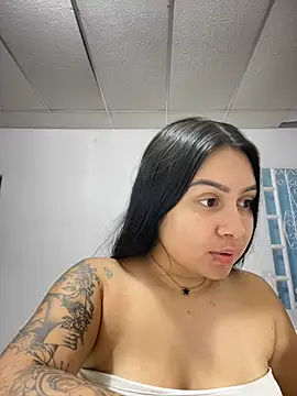 Pretty Isadora online show from February 2025 01:03:02 AM