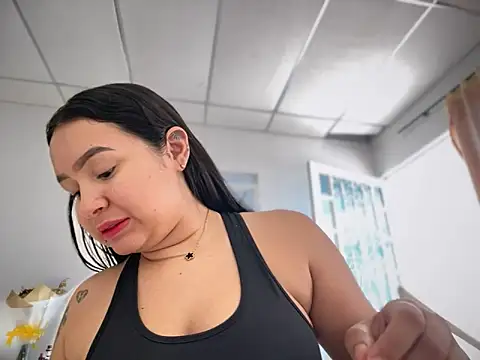 Pretty Isadora online show from March 2025 07:42:02 PM