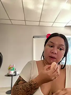 Pretty Isadora online show from March 2025 08:10:02 PM