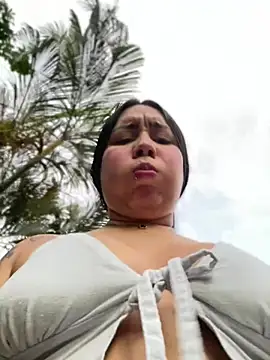 Pretty Isadora online show from March 2025 11:11:01 PM