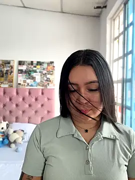 Pretty Isadora online show from October 2025 07:34:02 PM