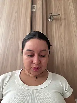 Pretty Isadora online show from April 2026 07:08:01 PM