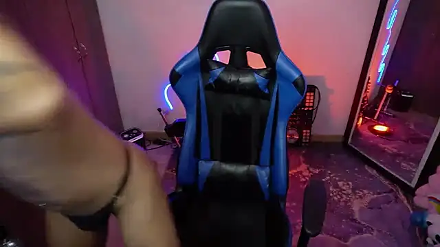 tay ler3 online show from April 2026 03:01:04 AM