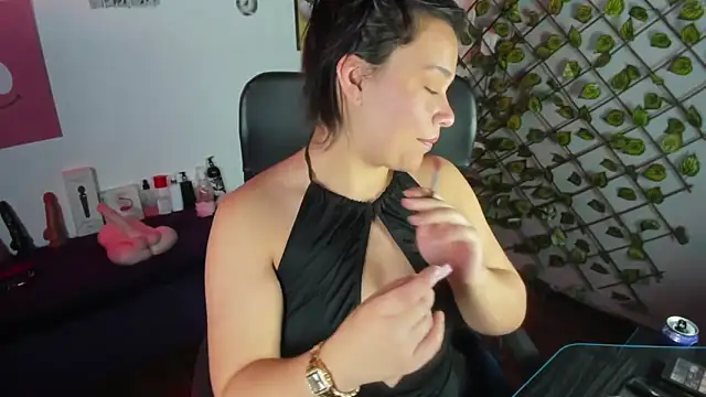 Amy hoy69 online show from February 2026 02:43:01 AM