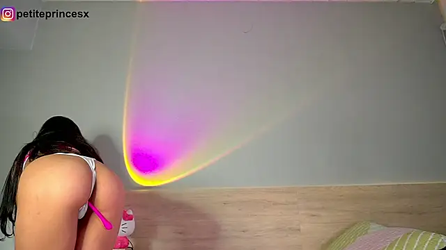 petitevictoria online show from January 2025 05:49:01 AM