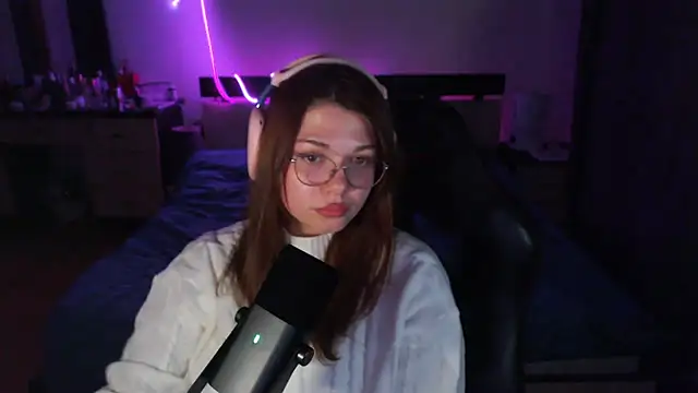 helengilmor online show from November 2025 05:41:01 PM