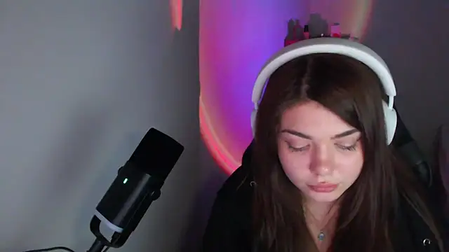 helengilmor online show from April 2026 05:24:01 PM