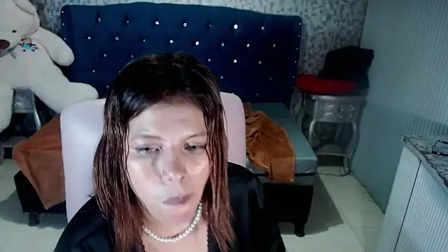 CurvyJulieth online show from January 2025 04:15:01 AM