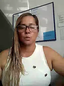 Snapshot of natally_ross21 chatting on June 2026 02:15:02 PM natally ross21 online show from June 2026 02:15:02 PM