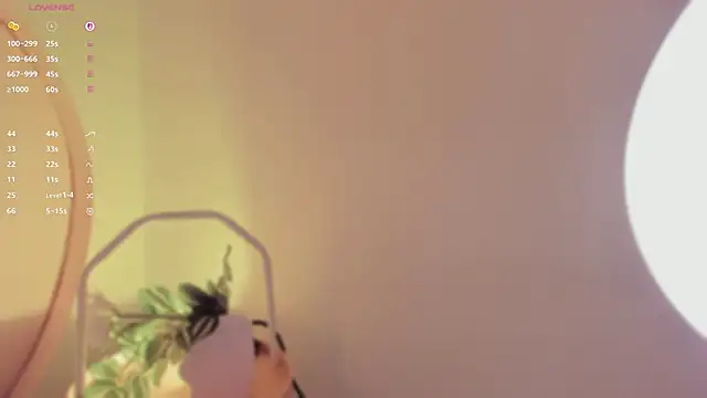 katiepeach  online show from October 2025 11:51:02 AM