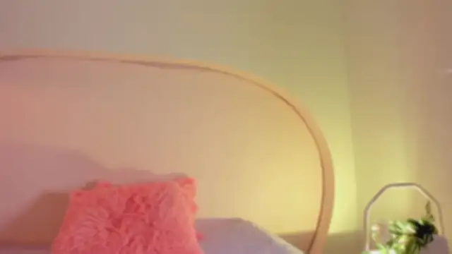 katiepeach  online show from October 2025 12:06:01 PM