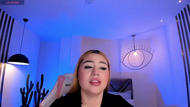 SamanthaKlein  online show from December 2025 02:09:02 AM