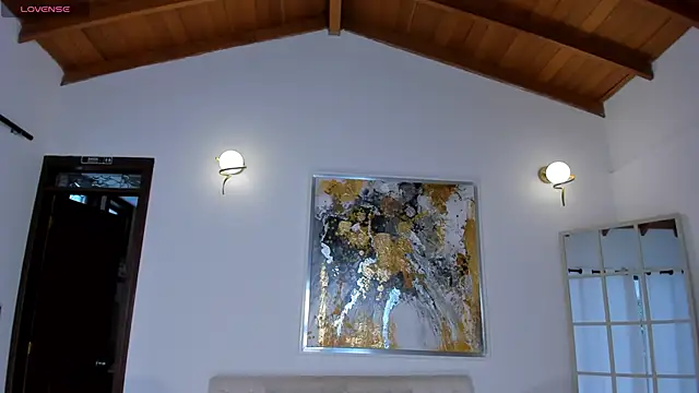 Snapshot of VictoriaMilan_ chatting on December 2024 07:54:01 PM VictoriaMilan online show from December 2024 07:54:01 PM