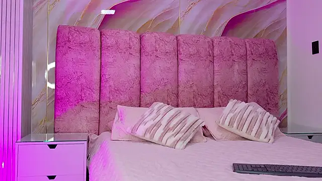 kendal rossi online show from March 2026 12:00:02 PM