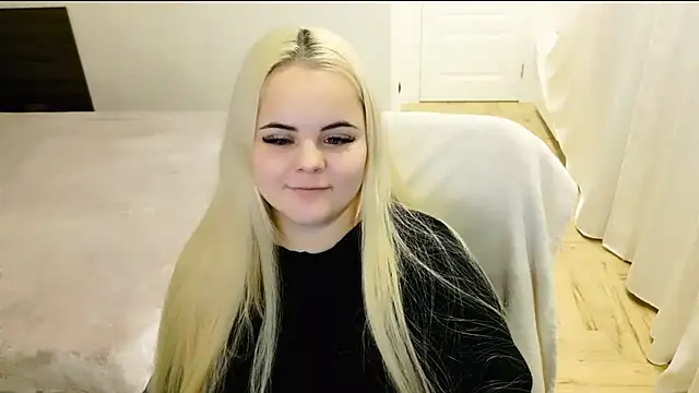 lovely-eyes online show from December 2024 01:26:01 AM