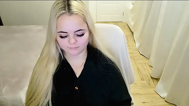 lovely-eyes online show from January 2025 01:00:01 AM