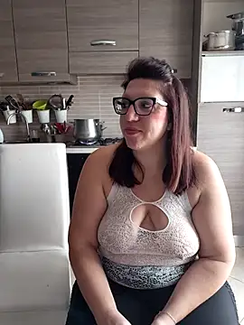 Snapshot of carolyne2023 chatting on December 2025 09:14:01 AM carolyne2023 online show from December 2025 09:14:01 AM