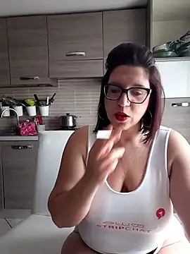 Snapshot of carolyne2023 chatting on January 2026 09:02:02 AM carolyne2023 online show from January 2026 09:02:02 AM