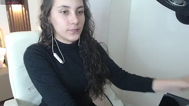 xlunna online show from September 2025 08:02:01 PM