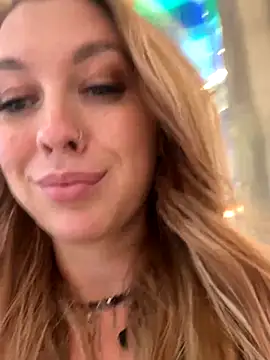 Snapshot of Sweet___Emily chatting on December 2024 02:38:01 PM Sweet Emily online show from December 2024 02:38:01 PM