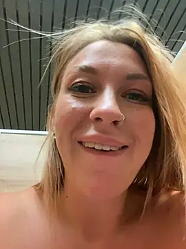 Snapshot of Sweet___Emily chatting on December 2024 05:22:02 PM Sweet Emily online show from December 2024 05:22:02 PM