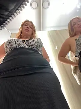 Snapshot of Sweet___Emily chatting on December 2024 05:31:01 PM Sweet Emily online show from December 2024 05:31:01 PM