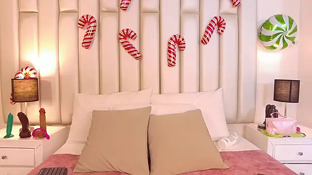 Emily robertss online show from December 2025 03:01:02 AM