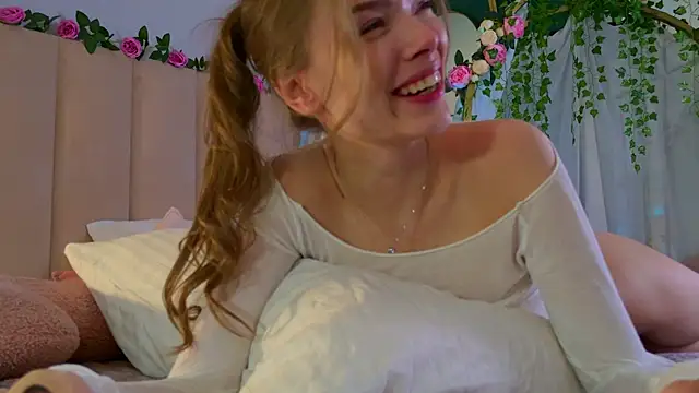 Eva Natsumi online show from December 2024 11:35:01 AM