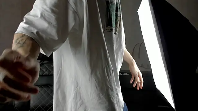 Snapshot of MasonWarholl chatting on December 2024 03:27:01 PM MasonWarholl online show from December 2024 03:27:01 PM