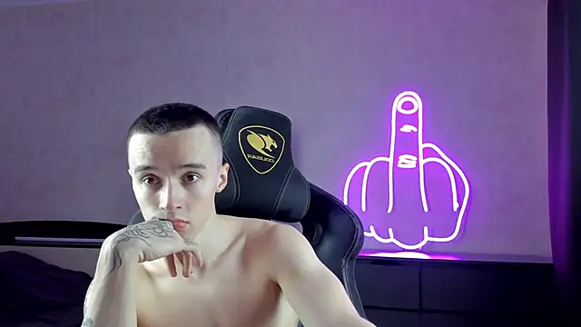 Snapshot of MasonWarholl chatting on December 2024 06:01:02 PM MasonWarholl online show from December 2024 06:01:02 PM