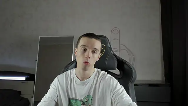 Snapshot of MasonWarholl chatting on January 2025 02:40:02 PM MasonWarholl online show from January 2025 02:40:02 PM