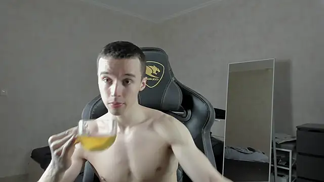 Snapshot of MasonWarholl chatting on January 2025 06:48:01 PM MasonWarholl online show from January 2025 06:48:01 PM