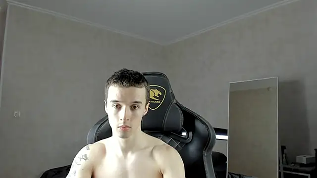 Snapshot of MasonWarholl chatting on January 2025 06:00:01 PM MasonWarholl online show from January 2025 06:00:01 PM