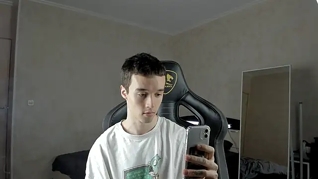 Snapshot of MasonWarholl chatting on February 2025 11:26:02 PM MasonWarholl online show from February 2025 11:26:02 PM